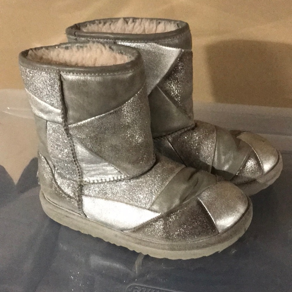 Uggs - Silver Gray Size 2. Preloved!🤍🤍🤍